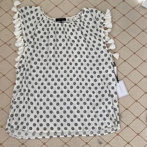 NWT Sleeveless gauze top.